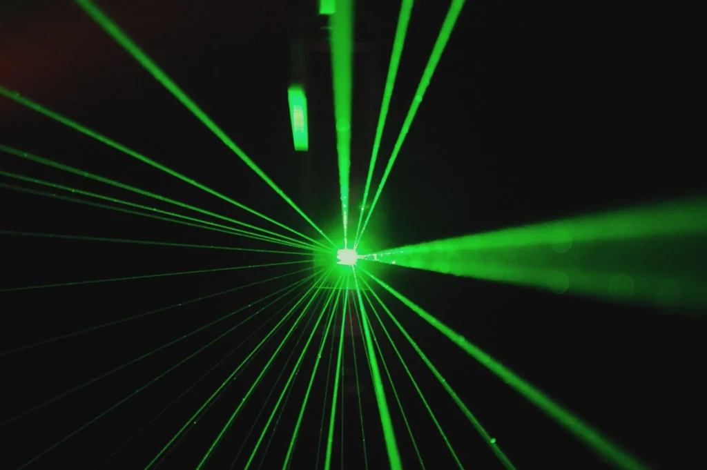 Strzelnica laserowa – jak działa, co wybrać, ile kosztuje? [2025 poradnik]