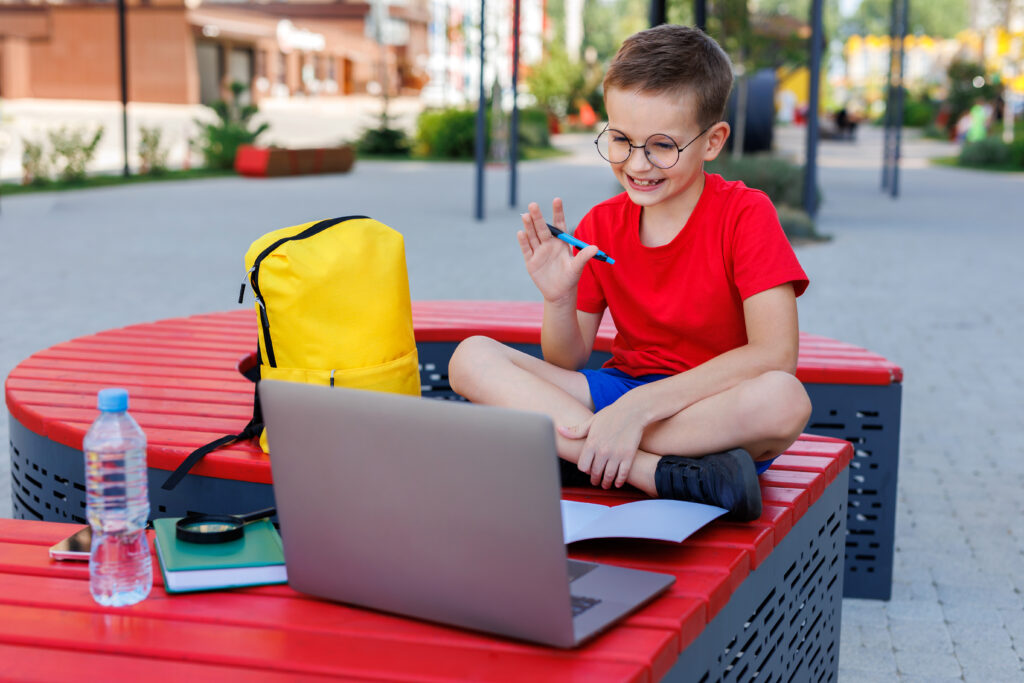 „Back to School 2025 – Kompletny przewodnik po sprzęcie technologicznym dla ucznia i studenta” 1 „Back to School 2025 – Kompletny przewodnik po sprzęcie technologicznym dla ucznia i studenta”