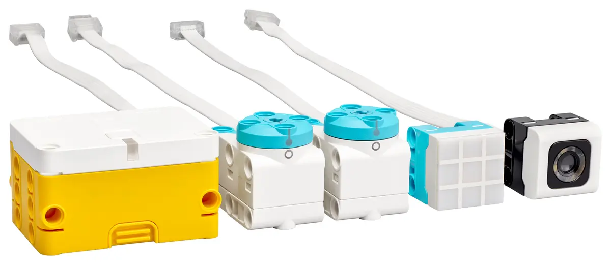 Zestaw LEGO® Education SPIKE™ Essential 4 SPIKE Essential — uczniowie przy pracy