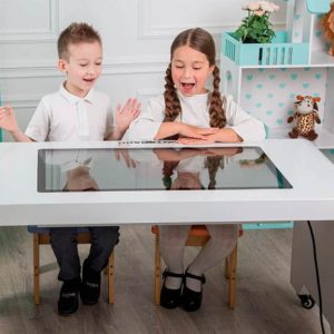 Stół interaktywny INTBOARD STYLE 32″ na Android + Oprogramowanie do gier w zestawie