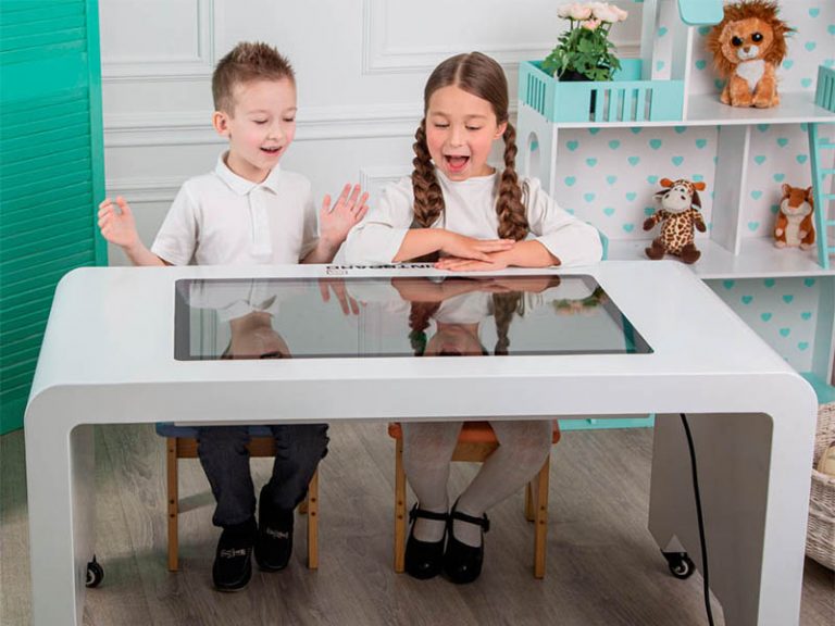 Stół interaktywny INTBOARD STYLE 32″ na Android + Oprogramowanie do gier w zestawie