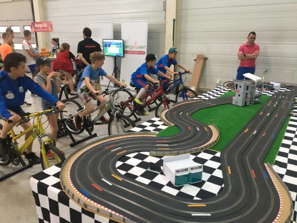 Tor samochodowy AVM4 zasilany rowerami 5 System wyników AVM4 – zastosowanie edukacyjne