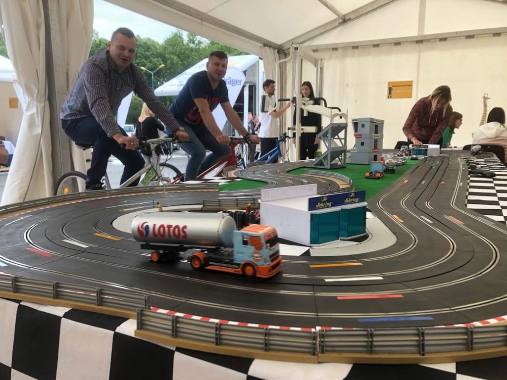 Tor samochodowy AVM4 zasilany rowerami 3 System wyścigowy AVM4 – zasilanie rowerowe